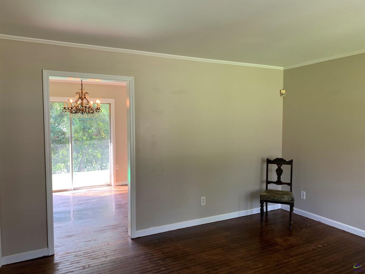 3240 Commodore Dr - Photo 4 of 24