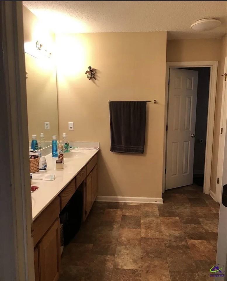 136 Oscar Ct - Photo 5 of 5