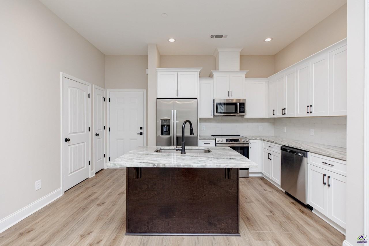 1009 Northside Dr - Photo 4 of 47