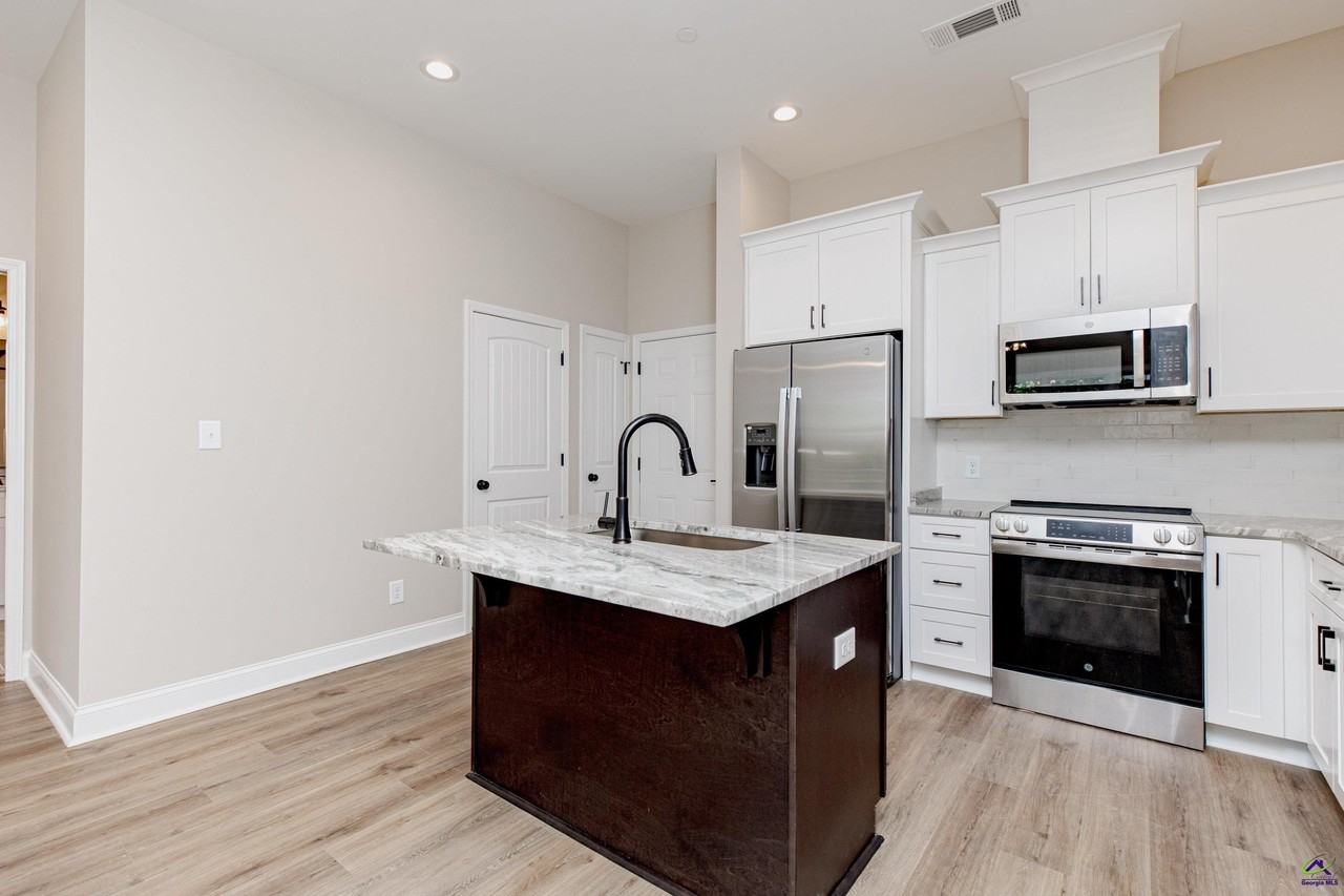 1009 Northside Dr - Photo 5 of 47