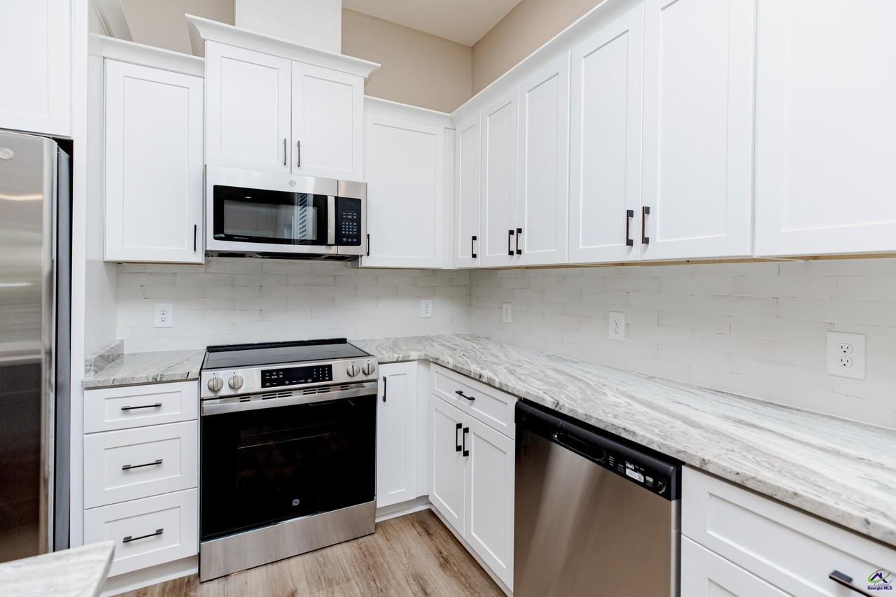 1009 Northside Dr - Photo 6 of 47