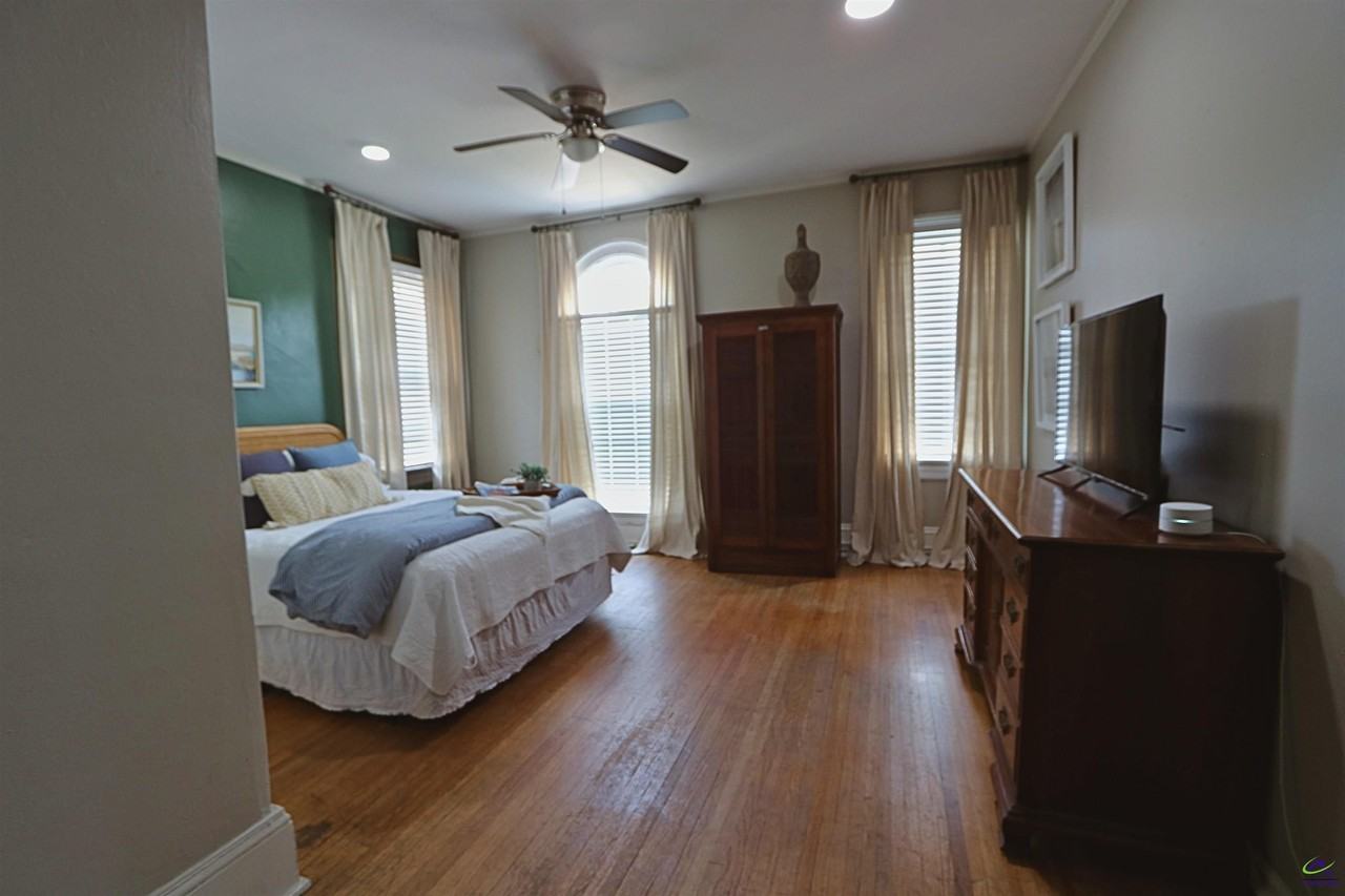 633 College St - Photo 4 of 21