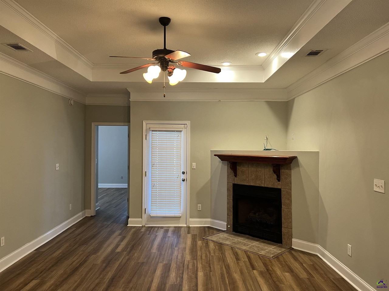 400 Manchester Ln - Photo 4 of 30