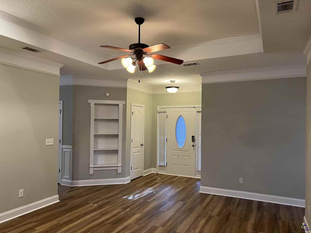 400 Manchester Ln - Photo 5 of 30