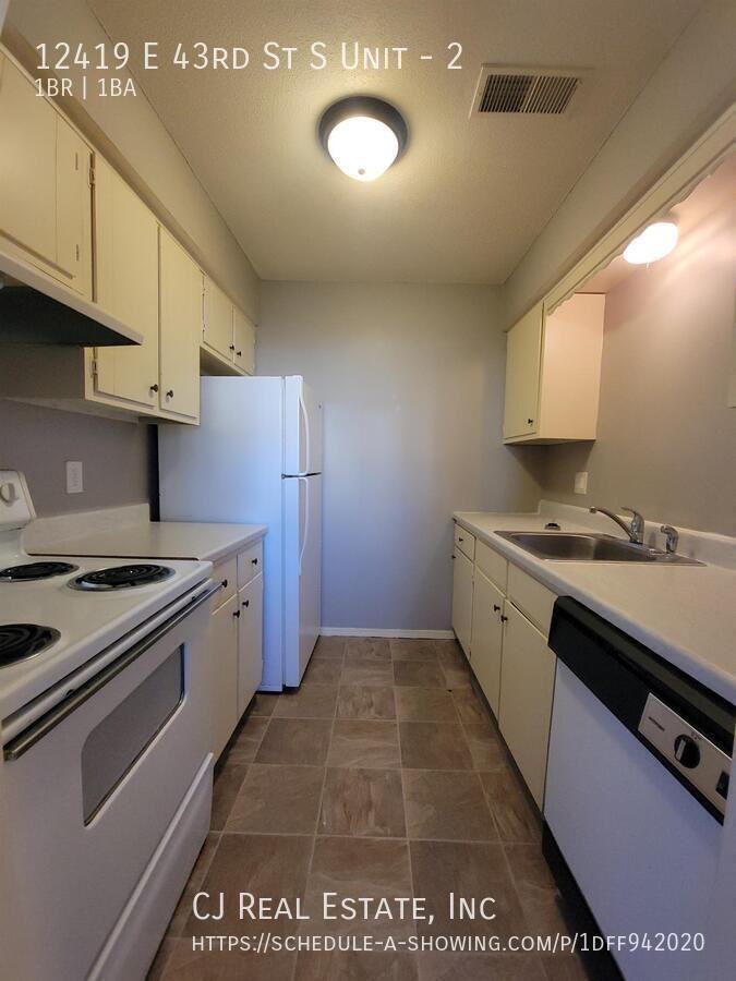 12419 E 43rd St S #2 - Photo 5 of 10