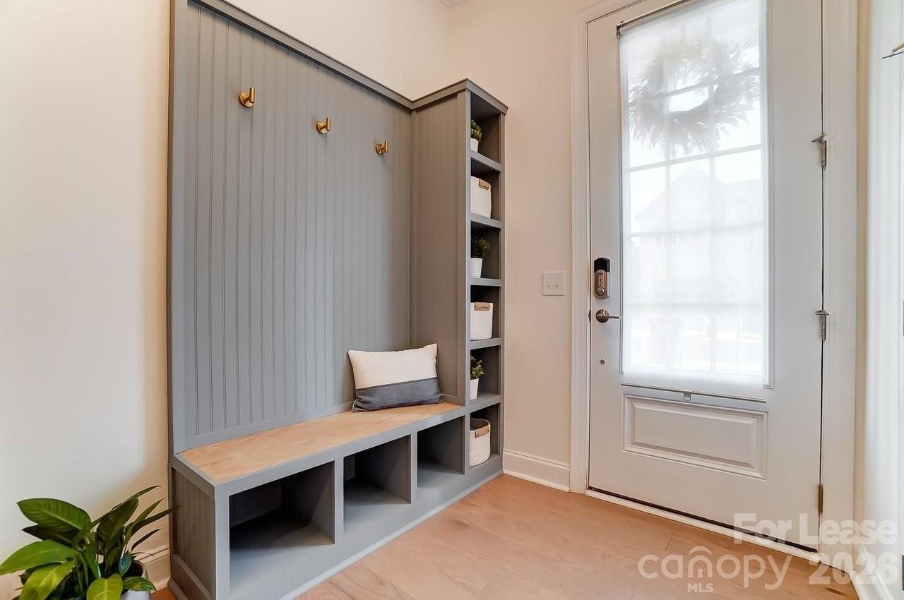 131 Heathbrook Ln - Photo 3 of 45