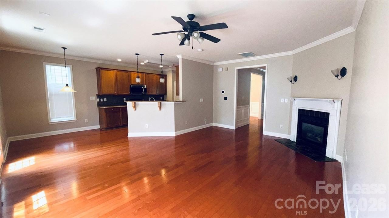 10010 Westmoreland Rd - Photo 2 of 18