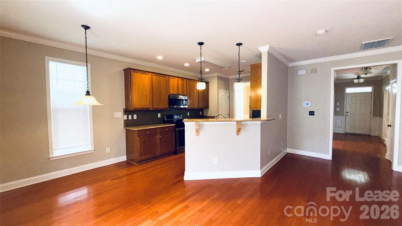 10010 Westmoreland Rd - Photo 3 of 18