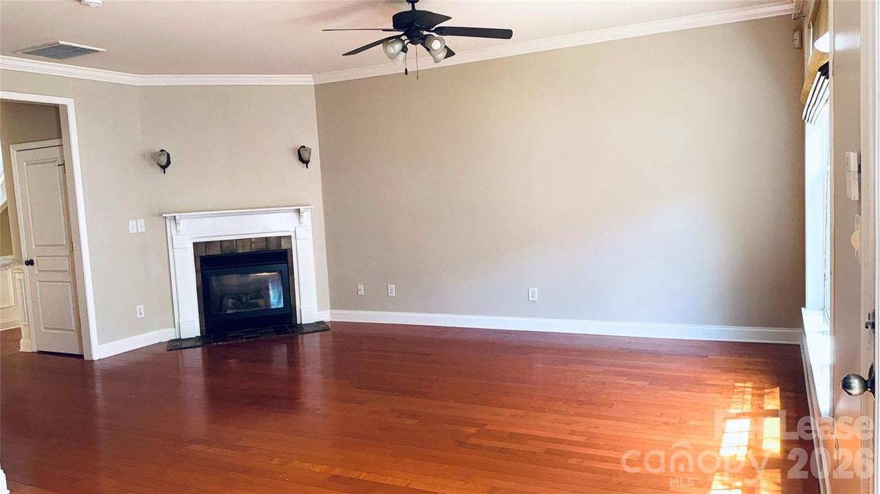 10010 Westmoreland Rd - Photo 4 of 18