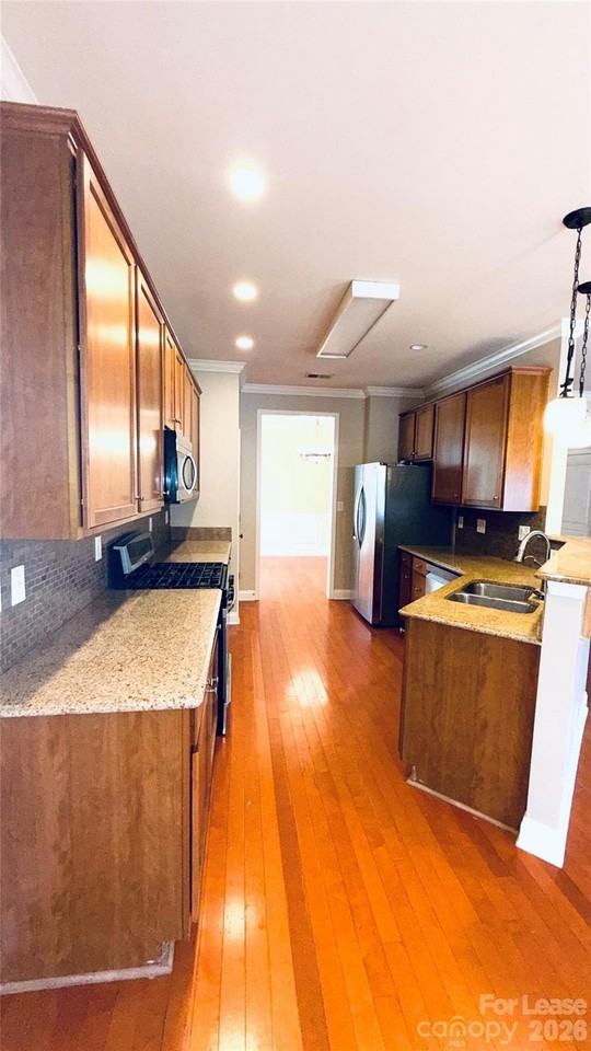 10010 Westmoreland Rd - Photo 6 of 18