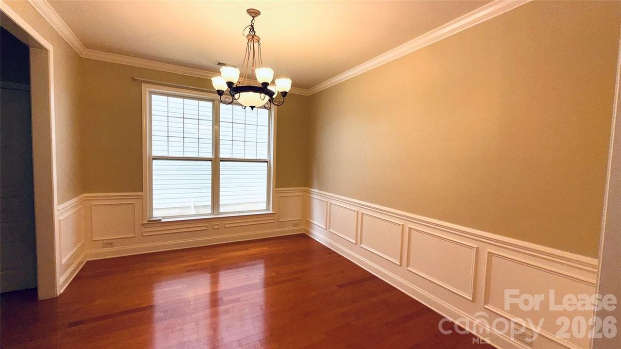 10010 Westmoreland Rd - Photo 7 of 18