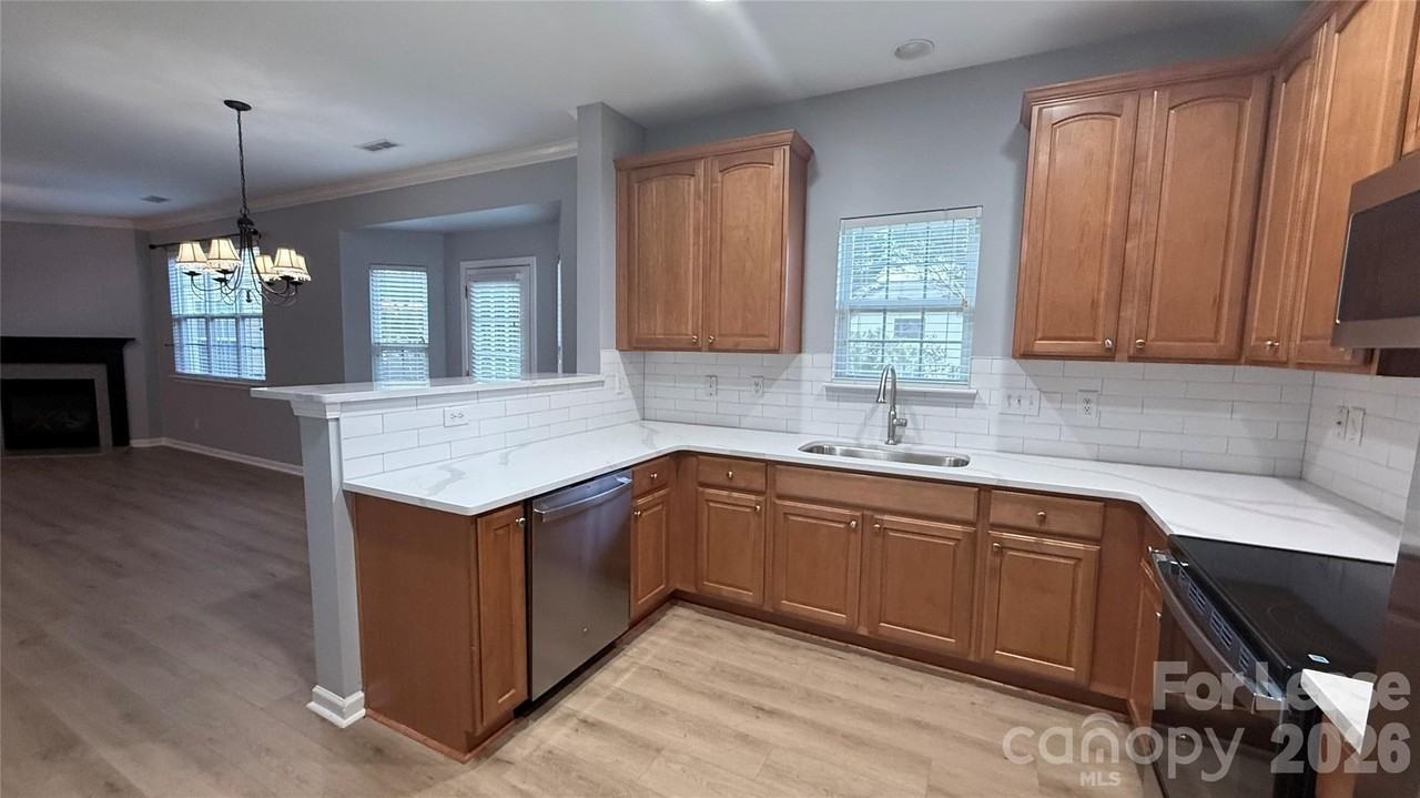 17507 Westmill Ln - Photo 2 of 12