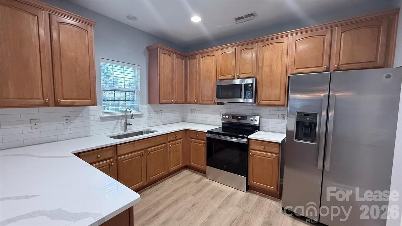 17507 Westmill Ln - Photo 3 of 12