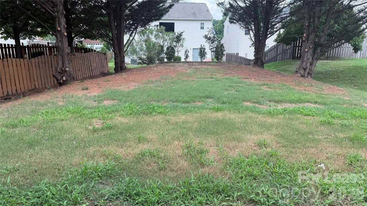 17507 Westmill Ln - Photo 7 of 12