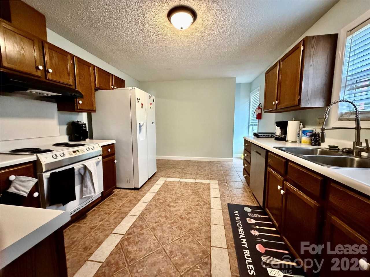 2809 Faircroft Way - Photo 6 of 21