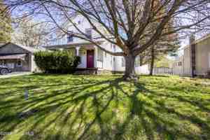 featured image of 182 Kingsley Rd #2B