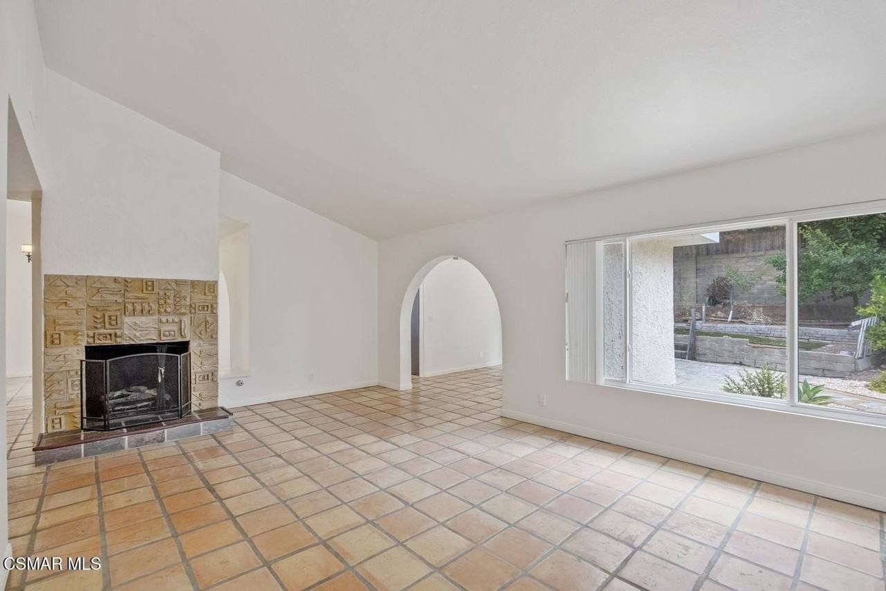 1114 Evenstar Ave - Photo 4 of 38