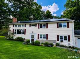 featured image of 6 Nottingham Dr