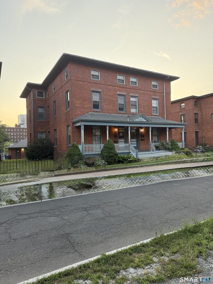 39 Congress St #A - Photo 2 of 15