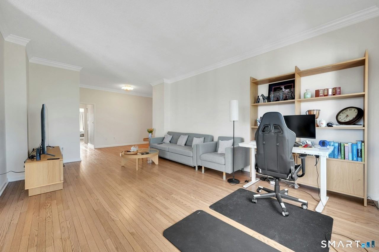 44 Strawberry Hill Ave #12F - Photo 4 of 21