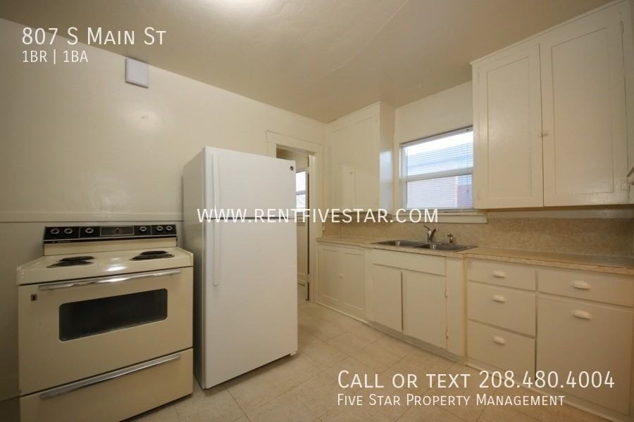 807 S Main St - Photo 3 of 8