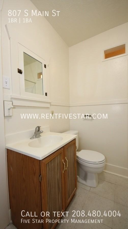 807 S Main St - Photo 5 of 8