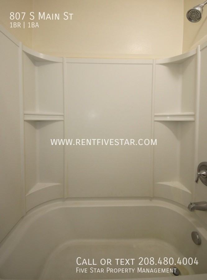 807 S Main St - Photo 6 of 8