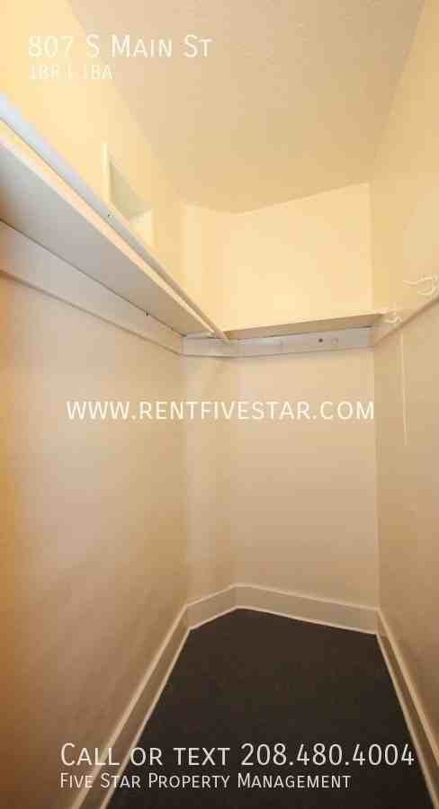 807 S Main St - Photo 7 of 8