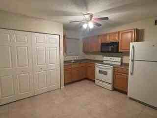 201 College Blvd E #33 - Photo 3 of 12