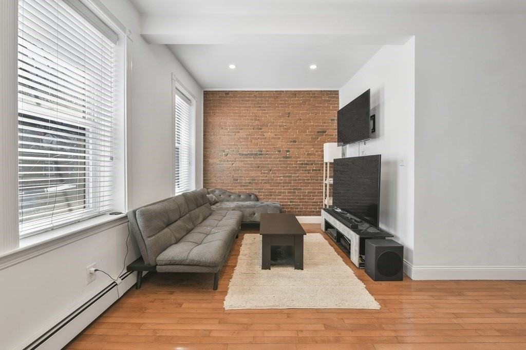 168 F St - Photo 4 of 12