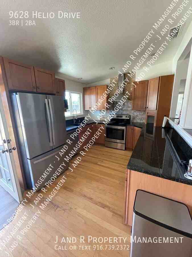 9628 Helio Dr - Photo 3 of 15