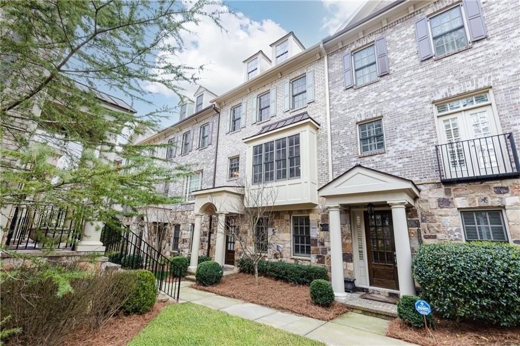 3664 Brookhaven Manor Xing Ne - Photo 2 of 50