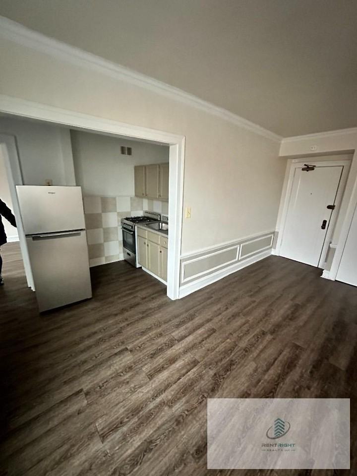 5301 N Ashland Ave #305 - Photo 2 of 12