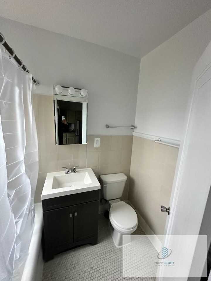5301 N Ashland Ave #305 - Photo 5 of 12