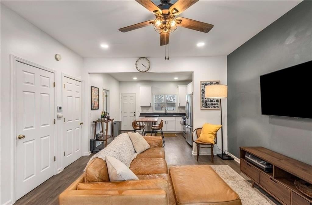 1014 Fern Ave Se - Photo 5 of 42