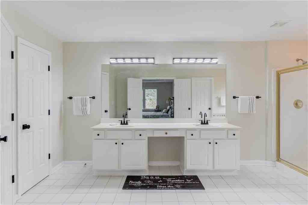 5135 Amberden Hall Dr - Photo 5 of 39