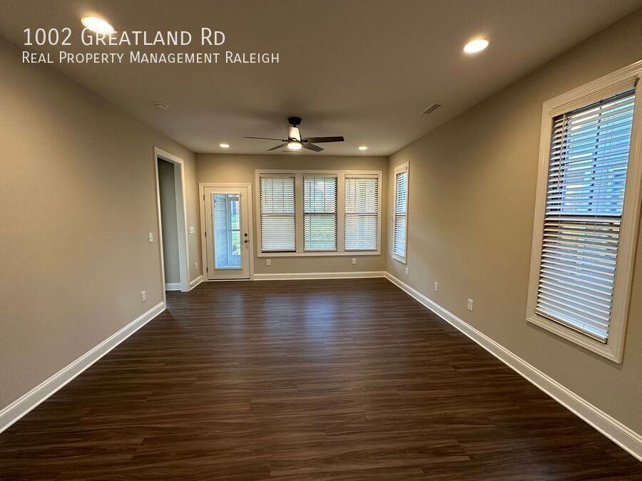 1002 Greatland Rd - Photo 4 of 14