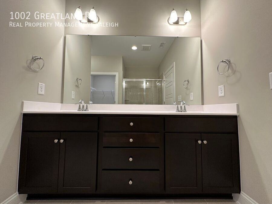 1002 Greatland Rd - Photo 7 of 14
