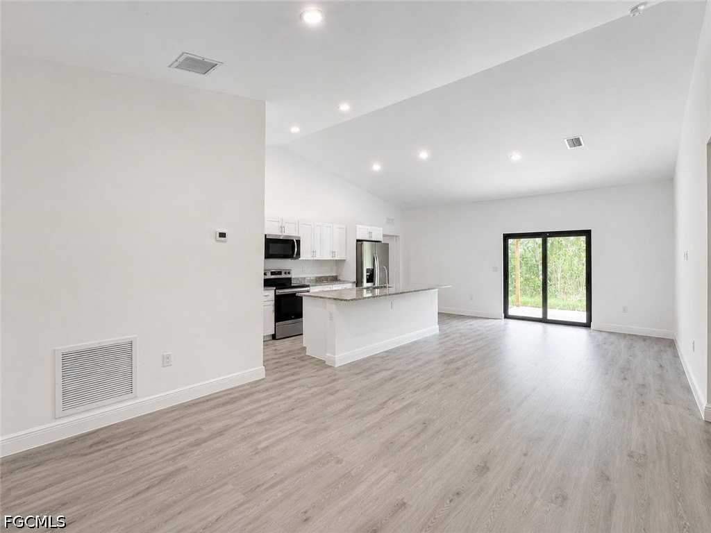 537 Greenbriar Blvd - Photo 3 of 15