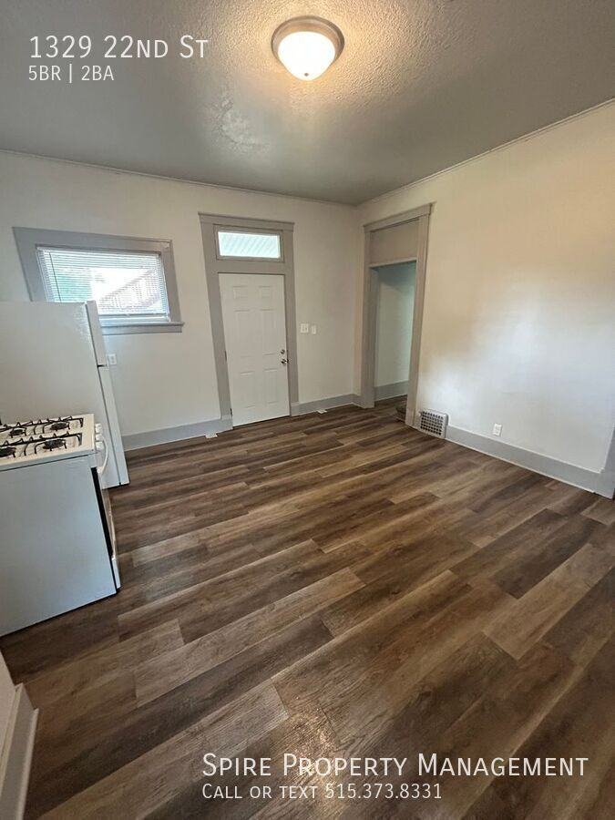 1329 22nd St - Photo 4 of 12