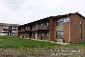 featured image of 7 Lindbergh Cir Apt 5 #Apt 5