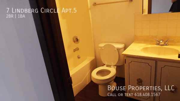 7 Lindbergh Cir Apt 5 - Photo 2 of 5