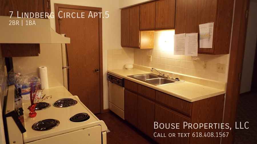 7 Lindbergh Cir Apt 5 - Photo 3 of 5