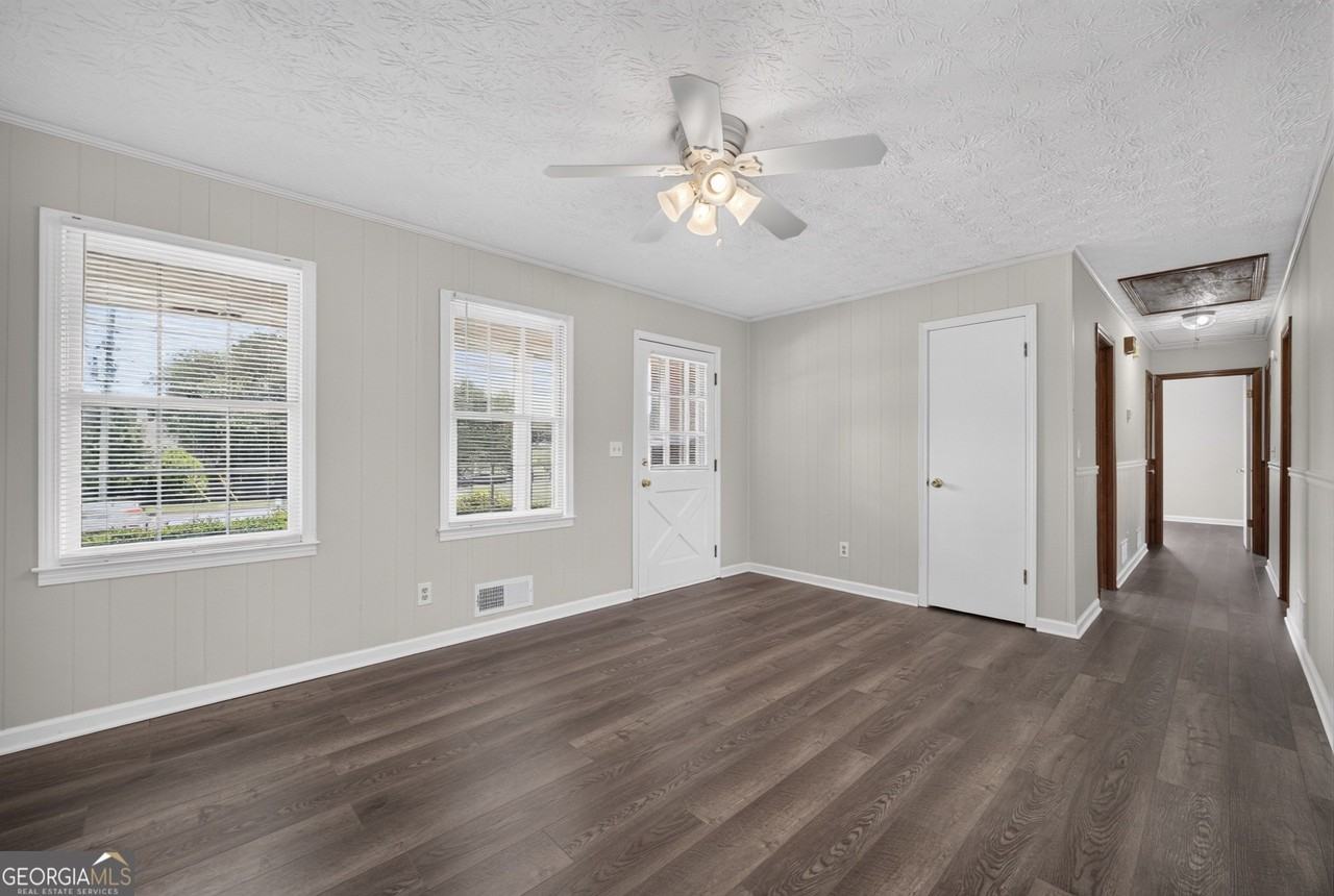2591 Doc Hughes Rd - Photo 7 of 41