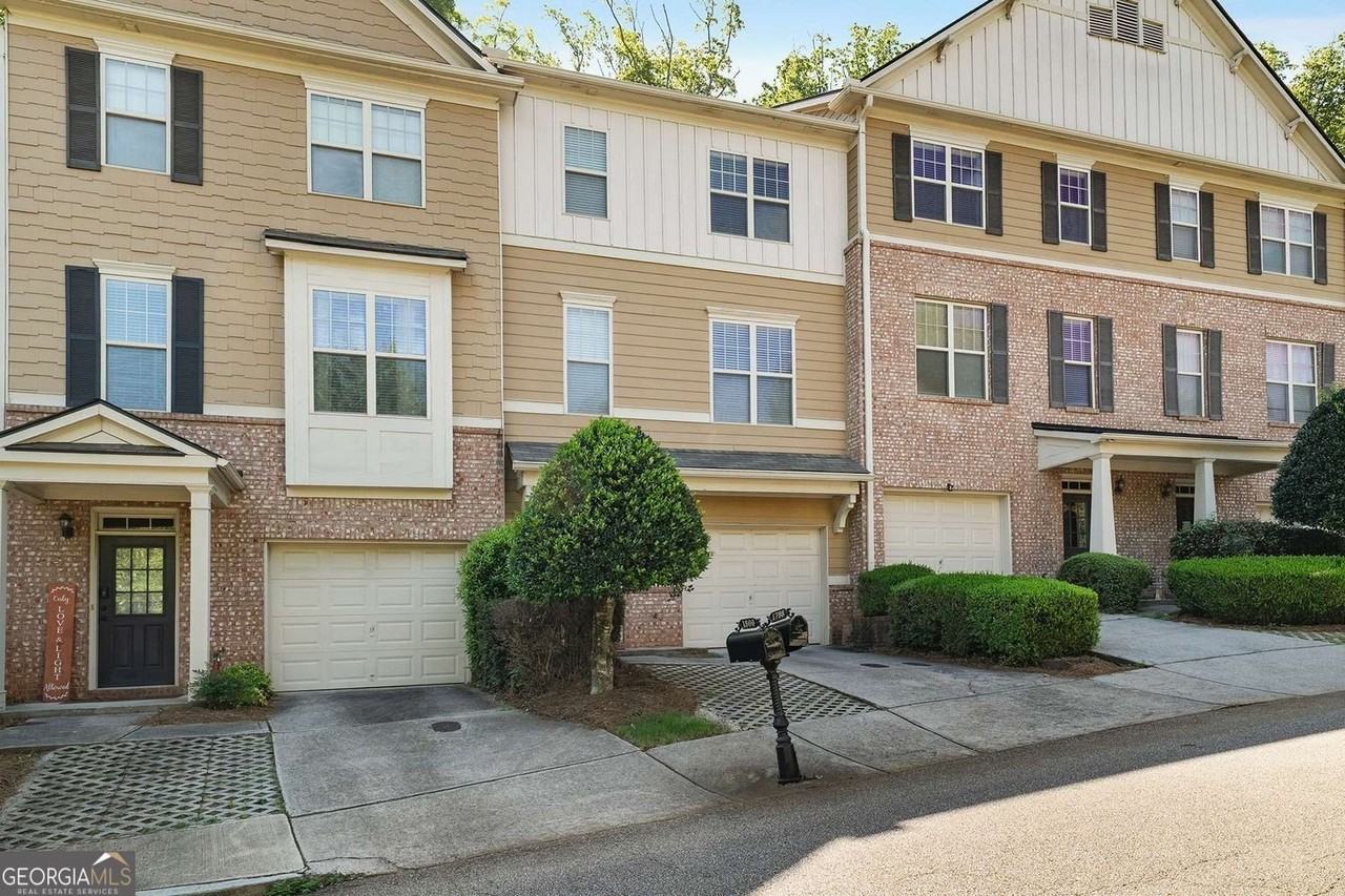 1798 Oakbrook Ln Nw #8 - Photo 2 of 42