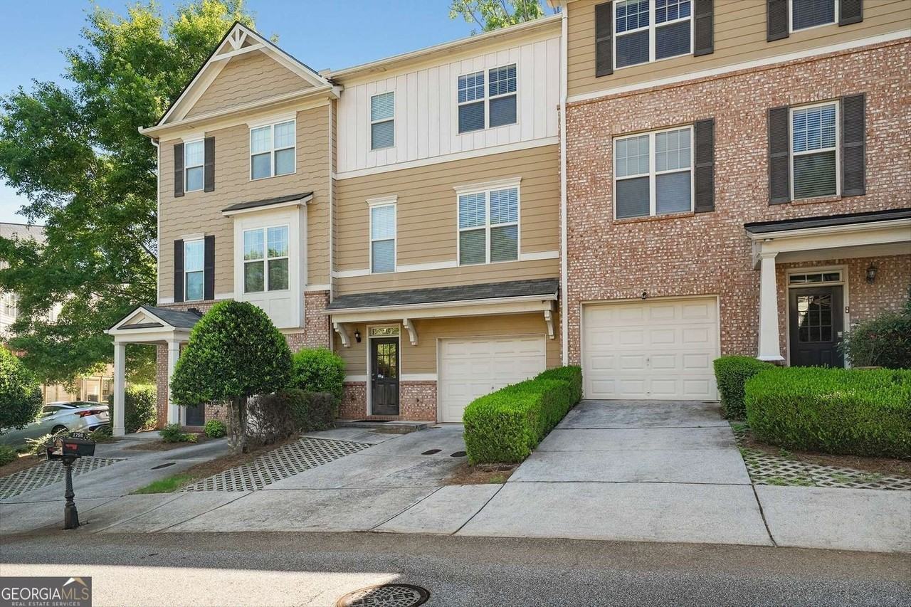 1798 Oakbrook Ln Nw #8 - Photo 3 of 42