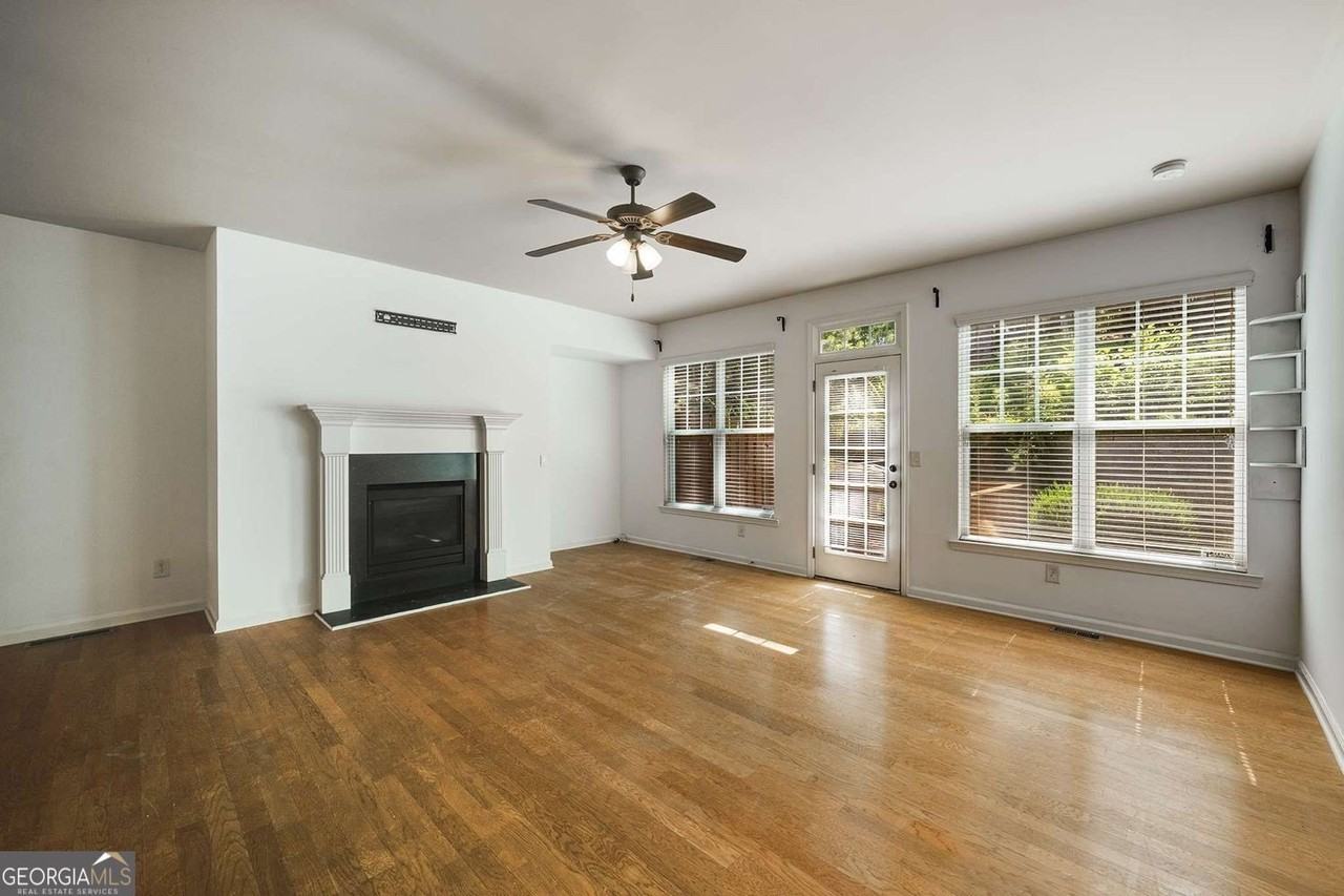 1798 Oakbrook Ln Nw #8 - Photo 6 of 42