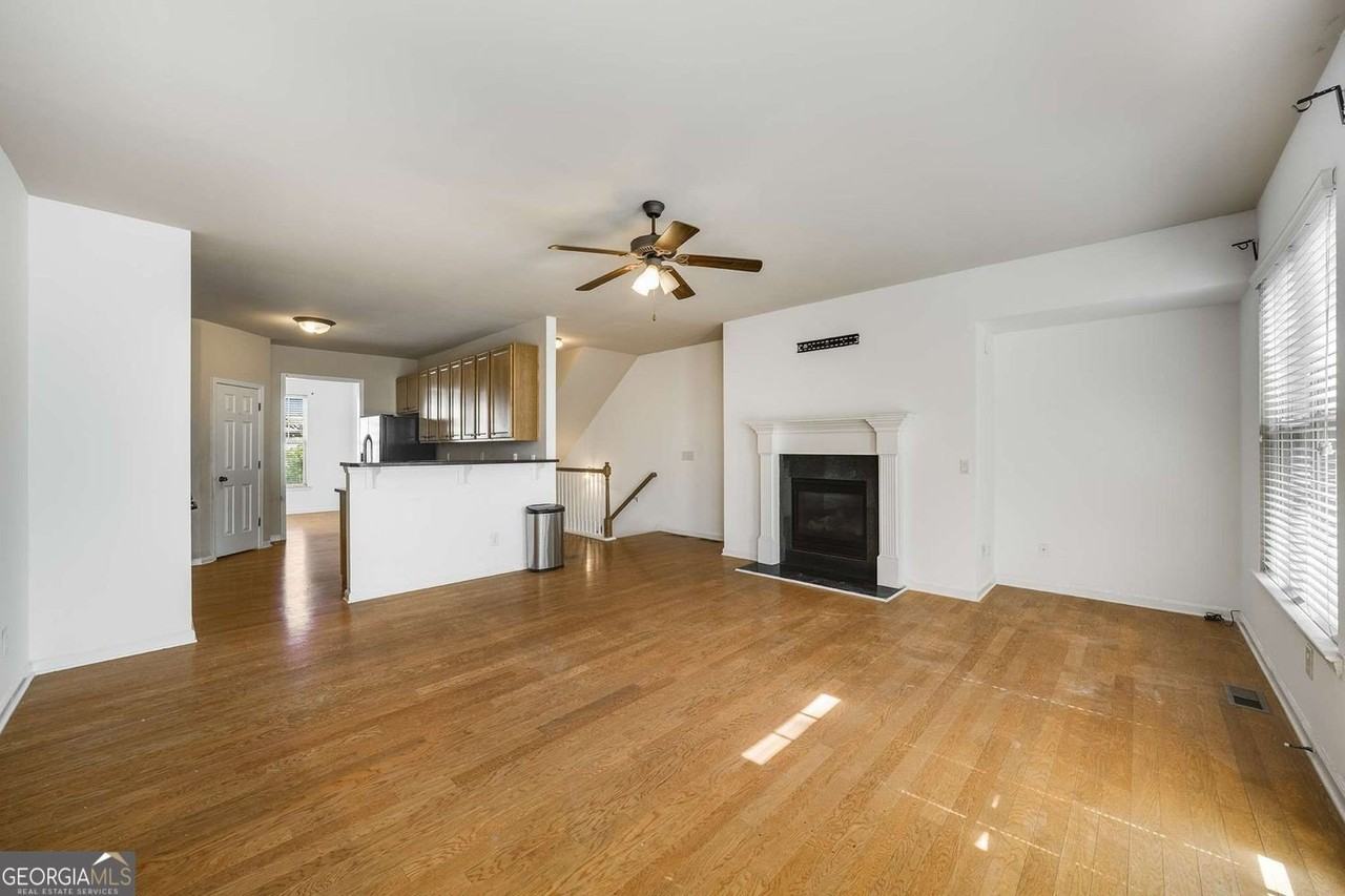 1798 Oakbrook Ln Nw #8 - Photo 7 of 42