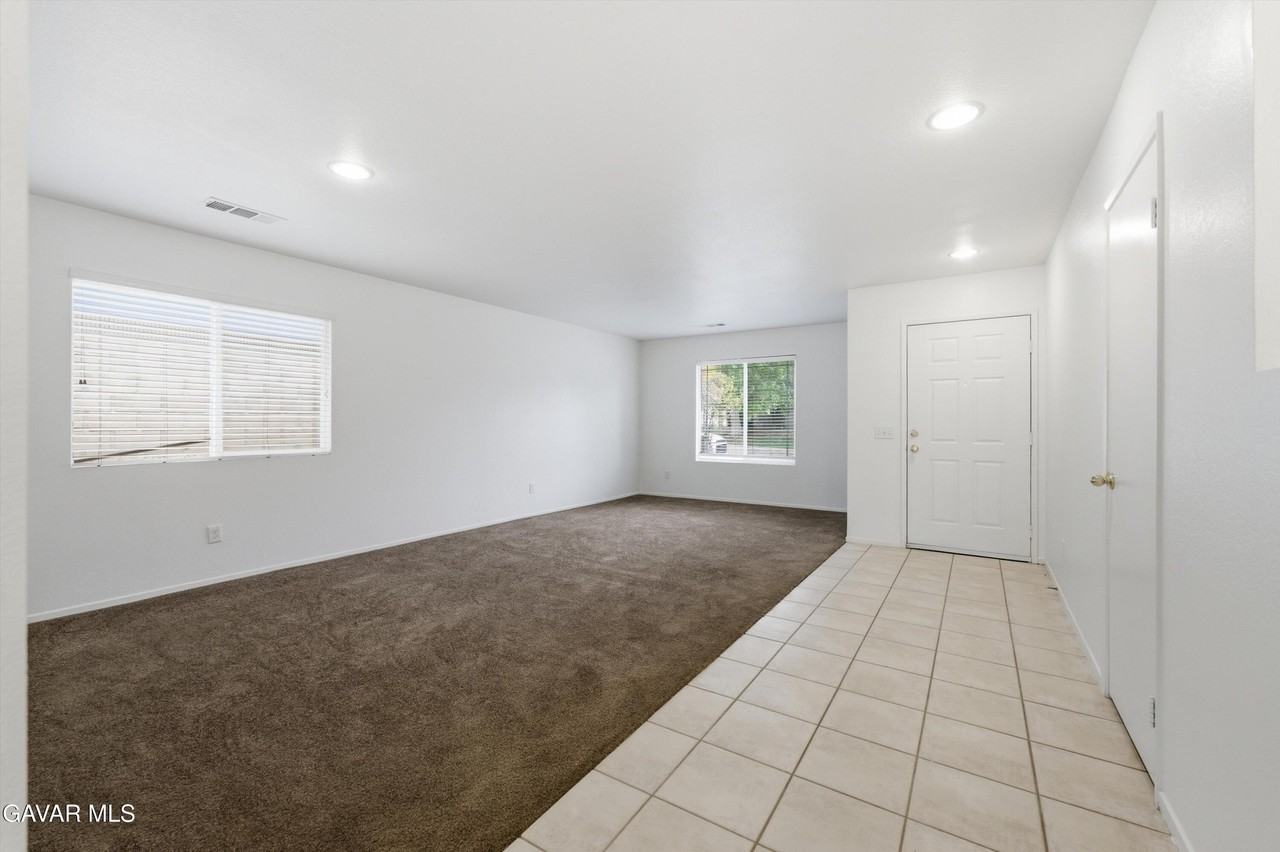 42144 Madison Ct - Photo 5 of 21