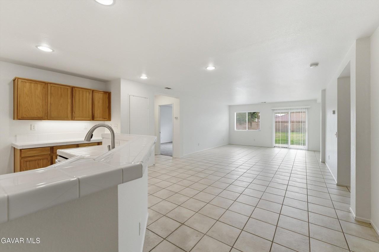 42144 Madison Ct - Photo 6 of 21